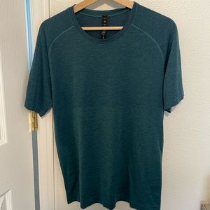 Men’s LULULEMON metal vent tech shirt